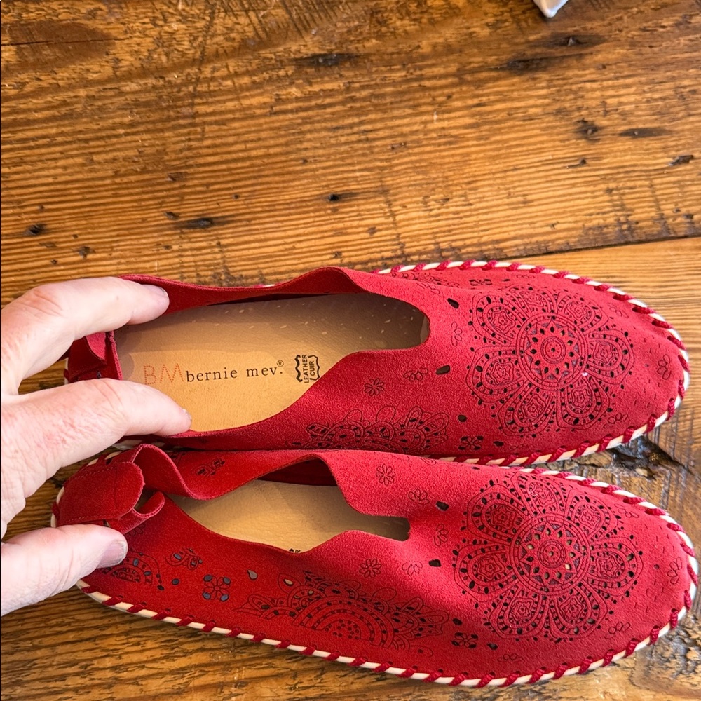 bernie mev. Red Floral Espadrilles